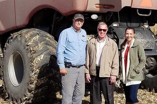 Bank employees deliver meals during the harvest season